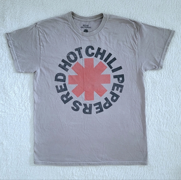 Red♥️ Hot🔥 Chili Peppers🌶 Graphic Tee👕 - NWT - Picture 7 of 10
